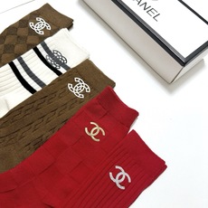 配包装 🌟【一盒5双】 🌟Chanel 香奈儿 经典字母logo纯棉中筒袜 🌟ins爆款!专柜在售ing 🌟好看到爆 配包装 🌟【一盒5双】 🌟Chanel 香奈儿 经典字母logo纯棉中筒袜 🌟ins爆款!专柜在售ing 🌟好看到爆