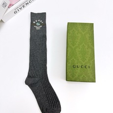 配包装 🌟【一盒一双】 🌟Gucci 古琦 经典字母logo纯棉长筒袜 小腿袜 🌟重工装饰个性时尚 🌟ins爆款!专 配包装 🌟【一盒一双】 🌟Gucci 古琦 经典字母logo纯棉长筒袜 小腿袜 🌟重工装饰个性时尚 🌟ins爆款!专