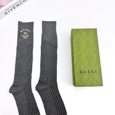 配包装 🌟【一盒一双】 🌟Gucci 古琦 经典字母logo纯棉长筒袜 小腿袜 🌟重工装饰个性时尚 🌟ins爆款!专 配包装 🌟【一盒一双】 🌟Gucci 古琦 经典字母logo纯棉长筒袜 小腿袜 🌟重工装饰个性时尚 🌟ins爆款!专