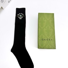 配包装 🌟【一盒一双】 🌟Gucci 古琦 经典字母logo纯棉长筒袜 小腿袜 🌟重工装饰个性时尚 🌟ins爆款!专 配包装 🌟【一盒一双】 🌟Gucci 古琦 经典字母logo纯棉长筒袜 小腿袜 🌟重工装饰个性时尚 🌟ins爆款!专