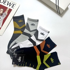 配包装 🌟【一盒5 双】男士福利款 🌟alo 阿洛 字母logo纯棉中筒袜 🌟重工装饰个性时尚 🌟ins爆款!专柜在 配包装 🌟【一盒5 双】男士福利款 🌟alo 阿洛 字母logo纯棉中筒袜 🌟重工装饰个性时尚 🌟ins爆款!专柜在