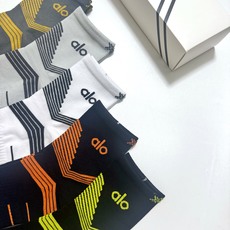 配包装 🌟【一盒5 双】男士福利款 🌟alo 阿洛 字母logo纯棉中筒袜 🌟重工装饰个性时尚 🌟ins爆款!专柜在 配包装 🌟【一盒5 双】男士福利款 🌟alo 阿洛 字母logo纯棉中筒袜 🌟重工装饰个性时尚 🌟ins爆款!专柜在
