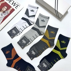 配包装 🌟【一盒5 双】男士福利款 🌟alo 阿洛 字母logo纯棉中筒袜 🌟重工装饰个性时尚 🌟ins爆款!专柜在 配包装 🌟【一盒5 双】男士福利款 🌟alo 阿洛 字母logo纯棉中筒袜 🌟重工装饰个性时尚 🌟ins爆款!专柜在