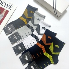 配包装 🌟【一盒5 双】男士福利款 🌟alo 阿洛 字母logo纯棉中筒袜 🌟重工装饰个性时尚 🌟ins爆款!专柜在 配包装 🌟【一盒5 双】男士福利款 🌟alo 阿洛 字母logo纯棉中筒袜 🌟重工装饰个性时尚 🌟ins爆款!专柜在