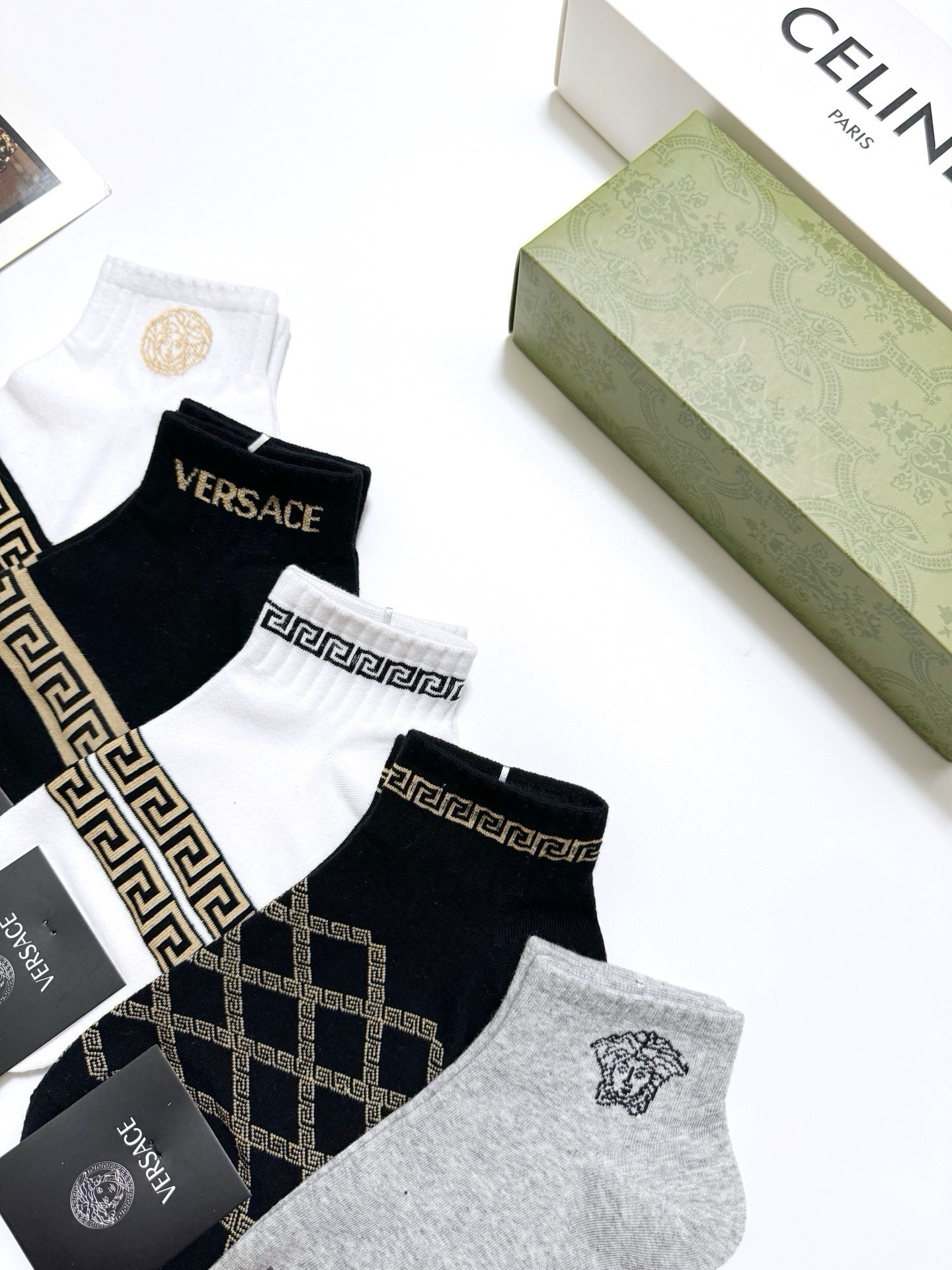 配包装 🌟【一盒5双】男女同款  🌟Versace 范思哲 经典logo 纯棉短袜   ，ins超火爆短袜，纯棉面料，潮