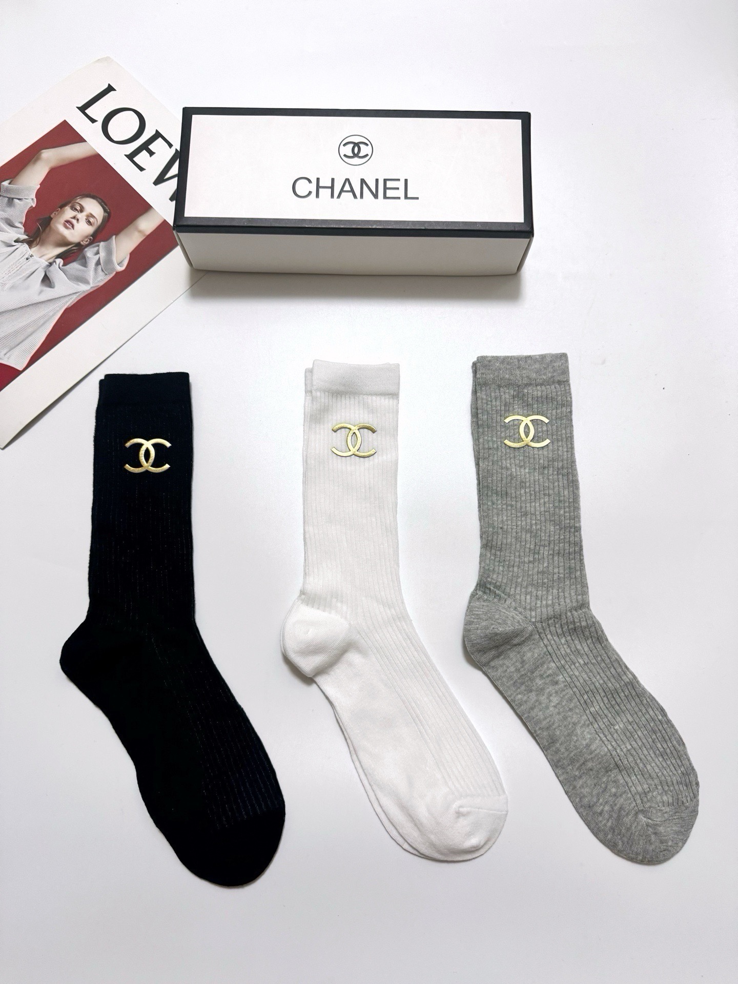 配包装 🌟【一盒3 双】  🌟Chanel 香奈儿 经典字母logo 超薄透气中筒袜 ，ins超火爆空调袜，潮人必备 ，