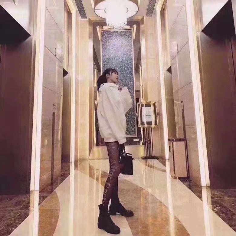 配包装 🌟【一盒一双】（水钻有掉钻属于正常现象，介意慎拍） 🌟亚历山大·王经典No after Party字母丝袜 🌟好