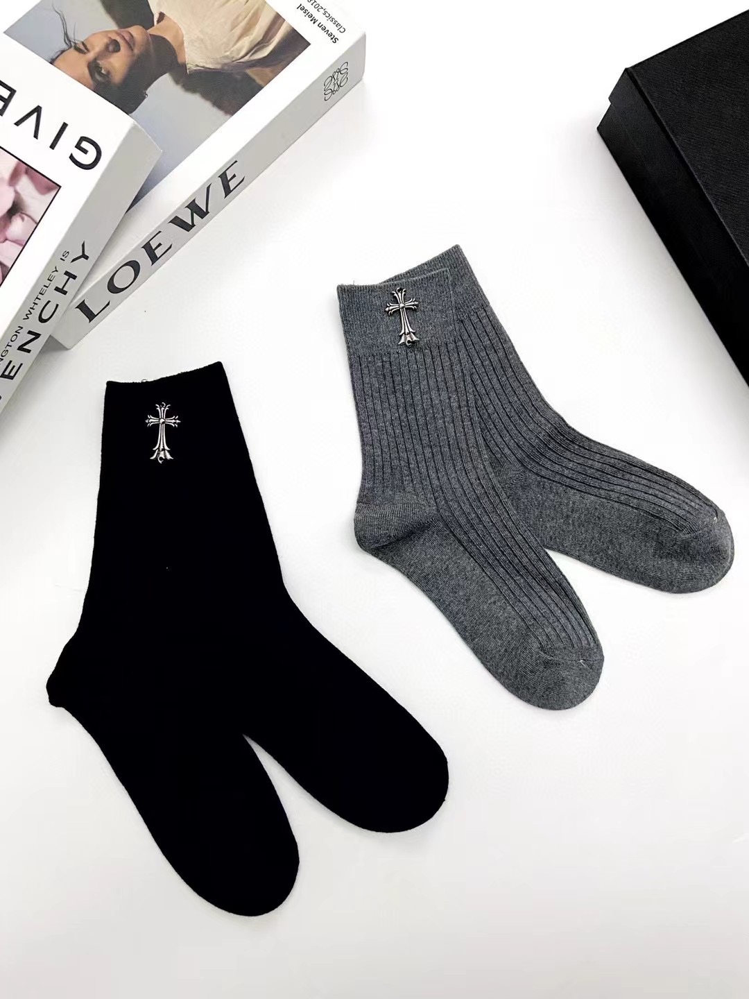 配包装 🌟【一盒2 双】 🌟克罗心 经典十字架logo 纯棉中筒袜 。 🌟重工工艺设计！ 🌟ins爆款！专柜在售ing 