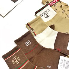 配包装 🌟【一盒5双】 🌟Gucci 古琦 经典字母logo 纯棉中筒袜 ,ins超火爆短袜,纯棉面料,潮人必备 配包装 🌟【一盒5双】 🌟Gucci 古琦 经典字母logo 纯棉中筒袜 ,ins超火爆短袜,纯棉面料,潮人必备