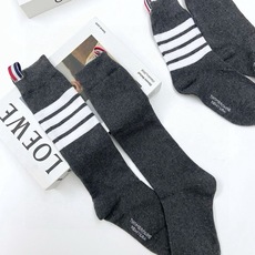 配原版盒 🌟【一盒2 双】 🌟THOM BROWNE · 桑姆 布朗尼❗ 🌟超级爆款!网红小腿袜,中筒袜+长筒袜,经典爆 配原版盒 🌟【一盒2 双】 🌟THOM BROWNE · 桑姆 布朗尼❗ 🌟超级爆款!网红小腿袜,中筒袜+长筒袜,经典爆