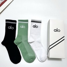 配包装 🌟【一盒3双】 🌟 alo 经典字母logo 纯棉中筒袜 ,ins超火爆小腿短袜,纯棉面料,潮人必备 ,经 配包装 🌟【一盒3双】 🌟 alo 经典字母logo 纯棉中筒袜 ,ins超火爆小腿短袜,纯棉面料,潮人必备 ,经