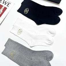 配包装 🌟【一盒3 双】 🌟 Prada 经典字母logo纯棉 中筒袜 🌟经典配色个性时尚 🌟ins爆款!专柜在售i 配包装 🌟【一盒3 双】 🌟 Prada 经典字母logo纯棉 中筒袜 🌟经典配色个性时尚 🌟ins爆款!专柜在售i