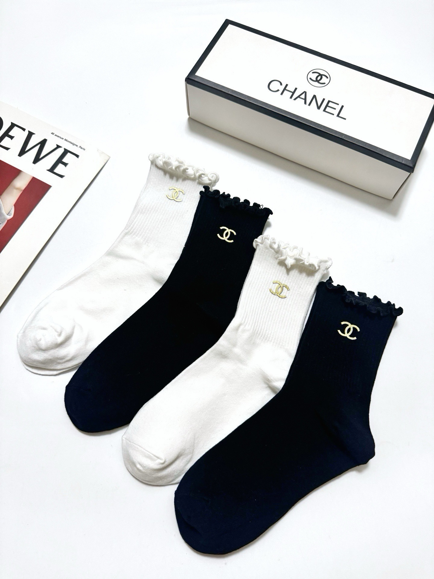 配包装 🌟【一盒4双】 🌟Chanel 香奈儿 经典纯色 字母logo 纯棉木耳边中筒袜  🌟ins爆款！专柜在售ing