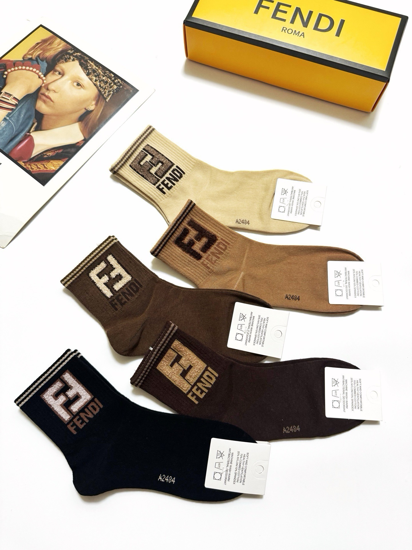配包装 🌟【一盒5 双】 🌟Fendi 芬迪 经典字母 logo短袜  ！纯棉面料软糯亲肤！ 🌟ins爆款！专柜在售in