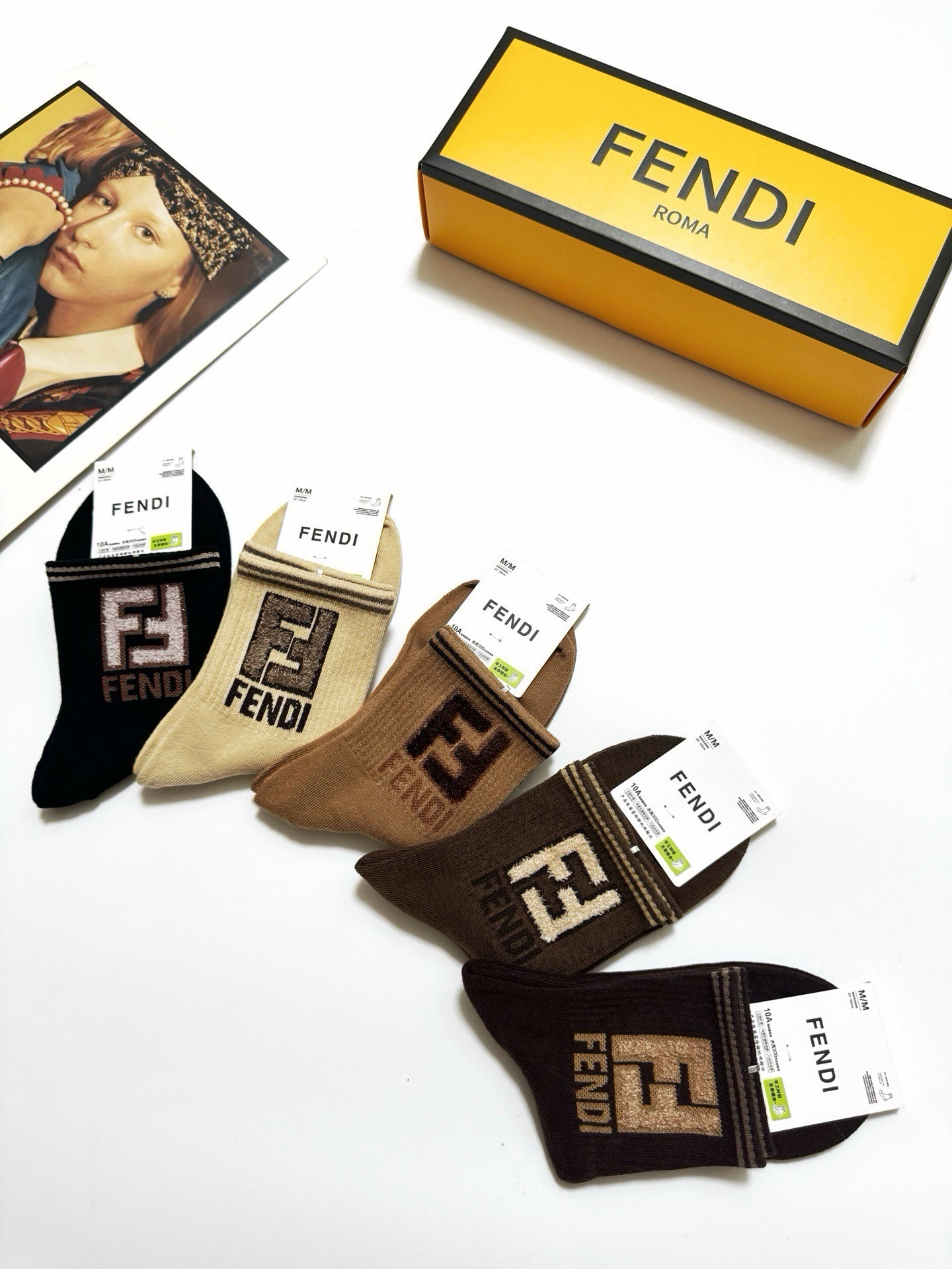配包装 🌟【一盒5 双】 🌟Fendi 芬迪 经典字母 logo短袜  ！纯棉面料软糯亲肤！ 🌟ins爆款！专柜在售in