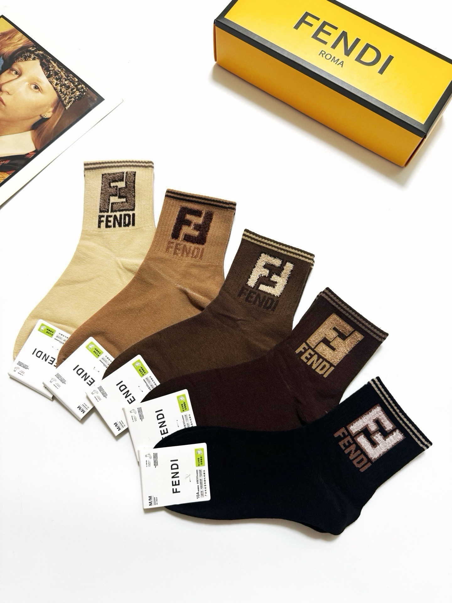 配包装 🌟【一盒5 双】 🌟Fendi 芬迪 经典字母 logo短袜  ！纯棉面料软糯亲肤！ 🌟ins爆款！专柜在售in