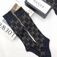 配包装 🌟【一盒2 双】 🌟Gucci 古奇 爆款金银丝长筒袜 中筒袜,超级火爆小腿袜🔥双针针织混纺金银丝材质,超完美结 配包装 🌟【一盒2 双】 🌟Gucci 古奇 爆款金银丝长筒袜 中筒袜,超级火爆小腿袜🔥双针针织混纺金银丝材质,超完美结