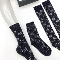 配包装 🌟【一盒2 双】 🌟Gucci 古奇 爆款金银丝长筒袜 中筒袜,超级火爆小腿袜🔥双针针织混纺金银丝材质,超完美结 配包装 🌟【一盒2 双】 🌟Gucci 古奇 爆款金银丝长筒袜 中筒袜,超级火爆小腿袜🔥双针针织混纺金银丝材质,超完美结