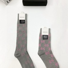 配包装 🌟【一盒2 双】 🌟Gucci 古奇 爆款金银丝长筒袜 中筒袜,超级火爆小腿袜🔥双针针织混纺金银丝材质,超完美结 配包装 🌟【一盒2 双】 🌟Gucci 古奇 爆款金银丝长筒袜 中筒袜,超级火爆小腿袜🔥双针针织混纺金银丝材质,超完美结