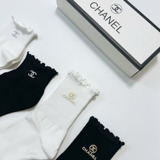 配包装 🌟【一盒4 双】 🌟Chanel 香奈儿 经典字母logo 透气纯棉花边短筒袜 ,ins超火爆红人同款,精美 配包装 🌟【一盒4 双】 🌟Chanel 香奈儿 经典字母logo 透气纯棉花边短筒袜 ,ins超火爆红人同款,精美