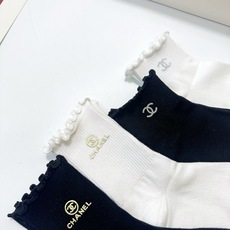 配包装 🌟【一盒4 双】 🌟Chanel 香奈儿 经典字母logo 透气纯棉花边短筒袜 ,ins超火爆红人同款,精美 配包装 🌟【一盒4 双】 🌟Chanel 香奈儿 经典字母logo 透气纯棉花边短筒袜 ,ins超火爆红人同款,精美