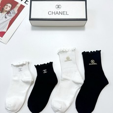配包装 🌟【一盒4 双】 🌟Chanel 香奈儿 经典字母logo 透气纯棉花边短筒袜 ,ins超火爆红人同款,精美 配包装 🌟【一盒4 双】 🌟Chanel 香奈儿 经典字母logo 透气纯棉花边短筒袜 ,ins超火爆红人同款,精美