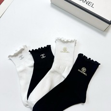 配包装 🌟【一盒4 双】 🌟Chanel 香奈儿 经典字母logo 透气纯棉花边短筒袜 ,ins超火爆红人同款,精美 配包装 🌟【一盒4 双】 🌟Chanel 香奈儿 经典字母logo 透气纯棉花边短筒袜 ,ins超火爆红人同款,精美