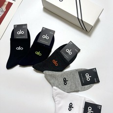 配包装 🌟【一盒5 双】 🌟alo 字母logo纯棉中筒袜 男士福利款 🌟ins爆款!专柜在售ing 🌟好看到爆炸 ! 配包装 🌟【一盒5 双】 🌟alo 字母logo纯棉中筒袜 男士福利款 🌟ins爆款!专柜在售ing 🌟好看到爆炸 !