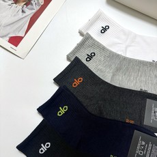 配包装 🌟【一盒5 双】 🌟alo 字母logo纯棉中筒袜 男士福利款 🌟ins爆款!专柜在售ing 🌟好看到爆炸 ! 配包装 🌟【一盒5 双】 🌟alo 字母logo纯棉中筒袜 男士福利款 🌟ins爆款!专柜在售ing 🌟好看到爆炸 !