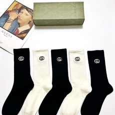 配包装 🌟【一盒5双】 🌟Gucci 古琦 经典字母logo纯棉中筒袜 🌟ins爆款!专柜在售ing 🌟好看到爆炸 配包装 🌟【一盒5双】 🌟Gucci 古琦 经典字母logo纯棉中筒袜 🌟ins爆款!专柜在售ing 🌟好看到爆炸