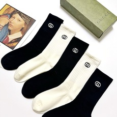 配包装 🌟【一盒5双】 🌟Gucci 古琦 经典字母logo纯棉中筒袜 🌟ins爆款!专柜在售ing 🌟好看到爆炸 配包装 🌟【一盒5双】 🌟Gucci 古琦 经典字母logo纯棉中筒袜 🌟ins爆款!专柜在售ing 🌟好看到爆炸