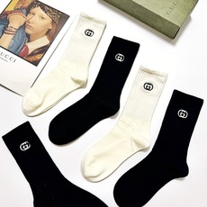 配包装 🌟【一盒5双】 🌟Gucci 古琦 经典字母logo纯棉中筒袜 🌟ins爆款!专柜在售ing 🌟好看到爆炸 配包装 🌟【一盒5双】 🌟Gucci 古琦 经典字母logo纯棉中筒袜 🌟ins爆款!专柜在售ing 🌟好看到爆炸
