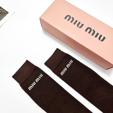 爆款回货 配包装 🌟【一盒一 双】 🌟缪缪 miumiu 经典字母logo纯棉袜 小腿堆堆袜,ins超火爆红人同款, 爆款回货 配包装 🌟【一盒一 双】 🌟缪缪 miumiu 经典字母logo纯棉袜 小腿堆堆袜,ins超火爆红人同款,