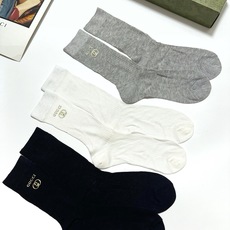 配包装 🌟【一盒3 双】 🌟Gucci 古琦 经典字母logo 超薄透气中筒袜 ,ins超火爆空调袜,潮人必备 ,经典 配包装 🌟【一盒3 双】 🌟Gucci 古琦 经典字母logo 超薄透气中筒袜 ,ins超火爆空调袜,潮人必备 ,经典