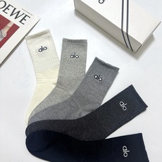 配包装 🌟【一盒5 双】 🌟alo 经典刺绣字母logo 纯棉中筒袜 ,ins超火爆小腿袜,纯棉面料,潮人必备 , 配包装 🌟【一盒5 双】 🌟alo 经典刺绣字母logo 纯棉中筒袜 ,ins超火爆小腿袜,纯棉面料,潮人必备 ,