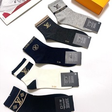 配包装 🌟【一盒5 双】 🌟LV 路易威登 经典字母 logo短袜 !纯棉面料软糯亲肤! 🌟ins爆款!专柜在售ing 配包装 🌟【一盒5 双】 🌟LV 路易威登 经典字母 logo短袜 !纯棉面料软糯亲肤! 🌟ins爆款!专柜在售ing