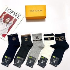 配包装 🌟【一盒5 双】 🌟LV 路易威登 经典字母 logo短袜 !纯棉面料软糯亲肤! 🌟ins爆款!专柜在售ing 配包装 🌟【一盒5 双】 🌟LV 路易威登 经典字母 logo短袜 !纯棉面料软糯亲肤! 🌟ins爆款!专柜在售ing