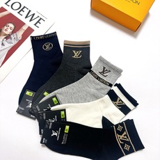 配包装 🌟【一盒5 双】 🌟LV 路易威登 经典字母 logo短袜 !纯棉面料软糯亲肤! 🌟ins爆款!专柜在售ing 配包装 🌟【一盒5 双】 🌟LV 路易威登 经典字母 logo短袜 !纯棉面料软糯亲肤! 🌟ins爆款!专柜在售ing