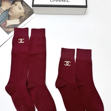 爆款回货 配包装 🌟【一盒2双】 🌟Chanel 香奈儿 经典字母 logo中筒袜 小腿袜 年袜 !超级软糯亲肤! 🌟 爆款回货 配包装 🌟【一盒2双】 🌟Chanel 香奈儿 经典字母 logo中筒袜 小腿袜 年袜 !超级软糯亲肤! 🌟
