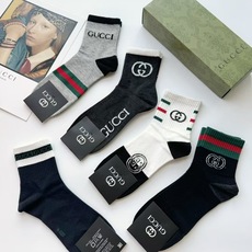 配包装 🌟【一盒5 双】 🌟Gucci 古琦 经典字母 logo短袜 !纯棉面料软糯亲肤! 🌟ins爆款!专柜在售in 配包装 🌟【一盒5 双】 🌟Gucci 古琦 经典字母 logo短袜 !纯棉面料软糯亲肤! 🌟ins爆款!专柜在售in