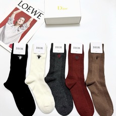 配包装 🌟【一盒5 双】 🌟Dior 迪奥 经典小蜜蜂刺绣logo 中筒袜 小腿袜 🌟ins爆款!专柜在售ing 🌟好 配包装 🌟【一盒5 双】 🌟Dior 迪奥 经典小蜜蜂刺绣logo 中筒袜 小腿袜 🌟ins爆款!专柜在售ing 🌟好
