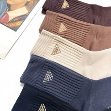 爆款回货 配包装 🌟【一盒5 双】 🌟Prada 普拉达 经典刺绣字母logo 羊绒混纺中筒袜 ,软糯亲肤,in 爆款回货 配包装 🌟【一盒5 双】 🌟Prada 普拉达 经典刺绣字母logo 羊绒混纺中筒袜 ,软糯亲肤,in