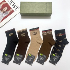 配包装 🌟【一盒5 双】 🌟Gucci 古琦 经典字母logo 纯棉中筒袜 ,软糯亲肤,ins超火爆配色 ,秋冬潮 配包装 🌟【一盒5 双】 🌟Gucci 古琦 经典字母logo 纯棉中筒袜 ,软糯亲肤,ins超火爆配色 ,秋冬潮