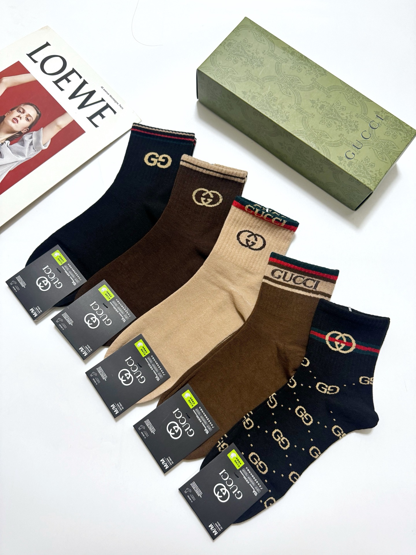 配包装 🌟【一盒5 双】  🌟Gucci 古琦 经典字母logo 纯棉中筒袜   ，软糯亲肤，ins超火爆配色 ，秋冬潮