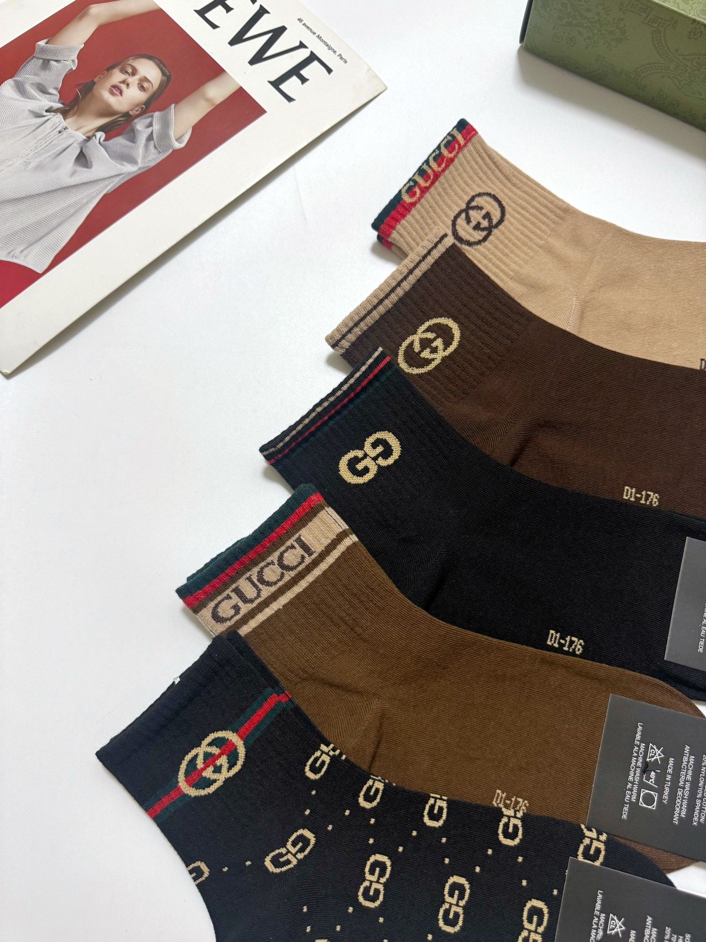 配包装 🌟【一盒5 双】  🌟Gucci 古琦 经典字母logo 纯棉中筒袜   ，软糯亲肤，ins超火爆配色 ，秋冬潮