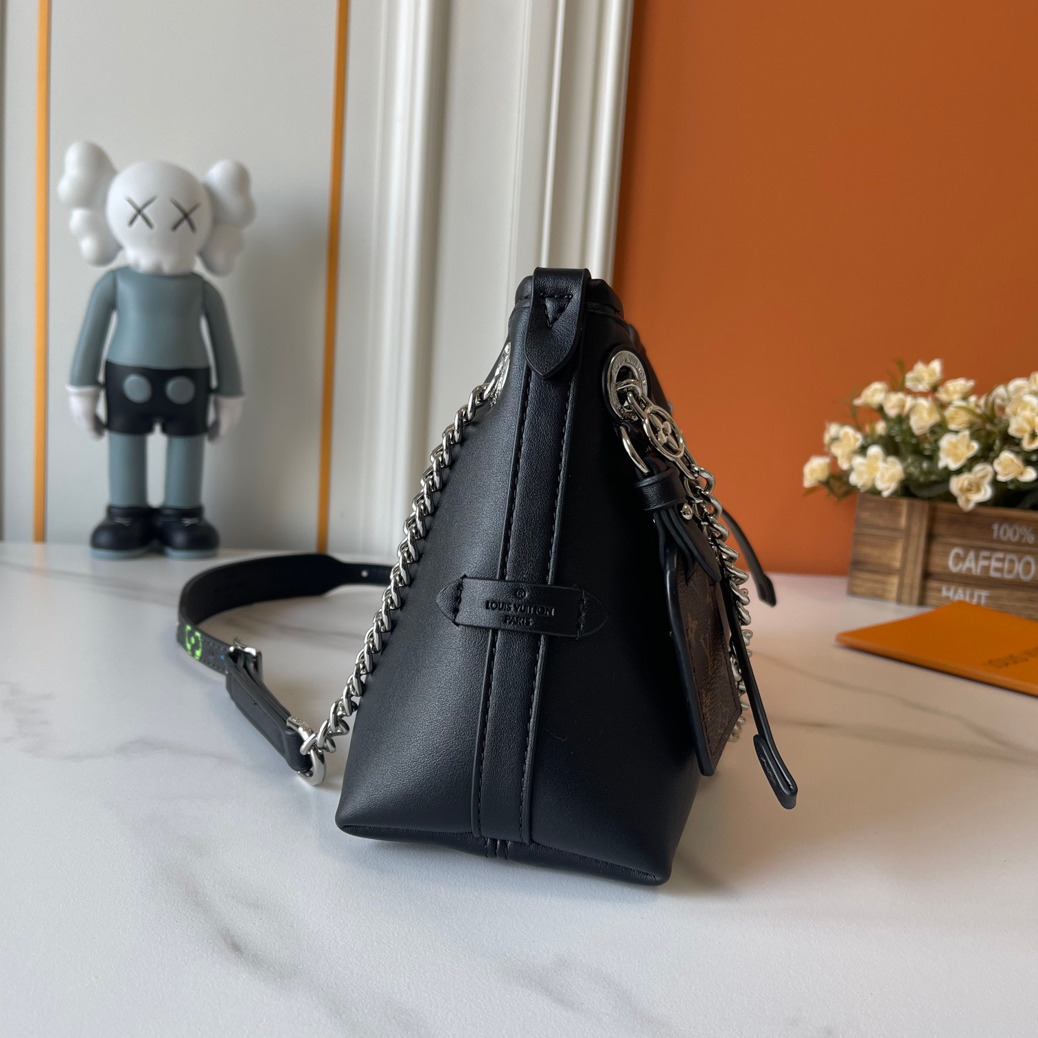 Monogram Canvas Crossbody Bag, 26 cm - Vintage-Inspired, Detachable Strap 9 a1734759008491 7254