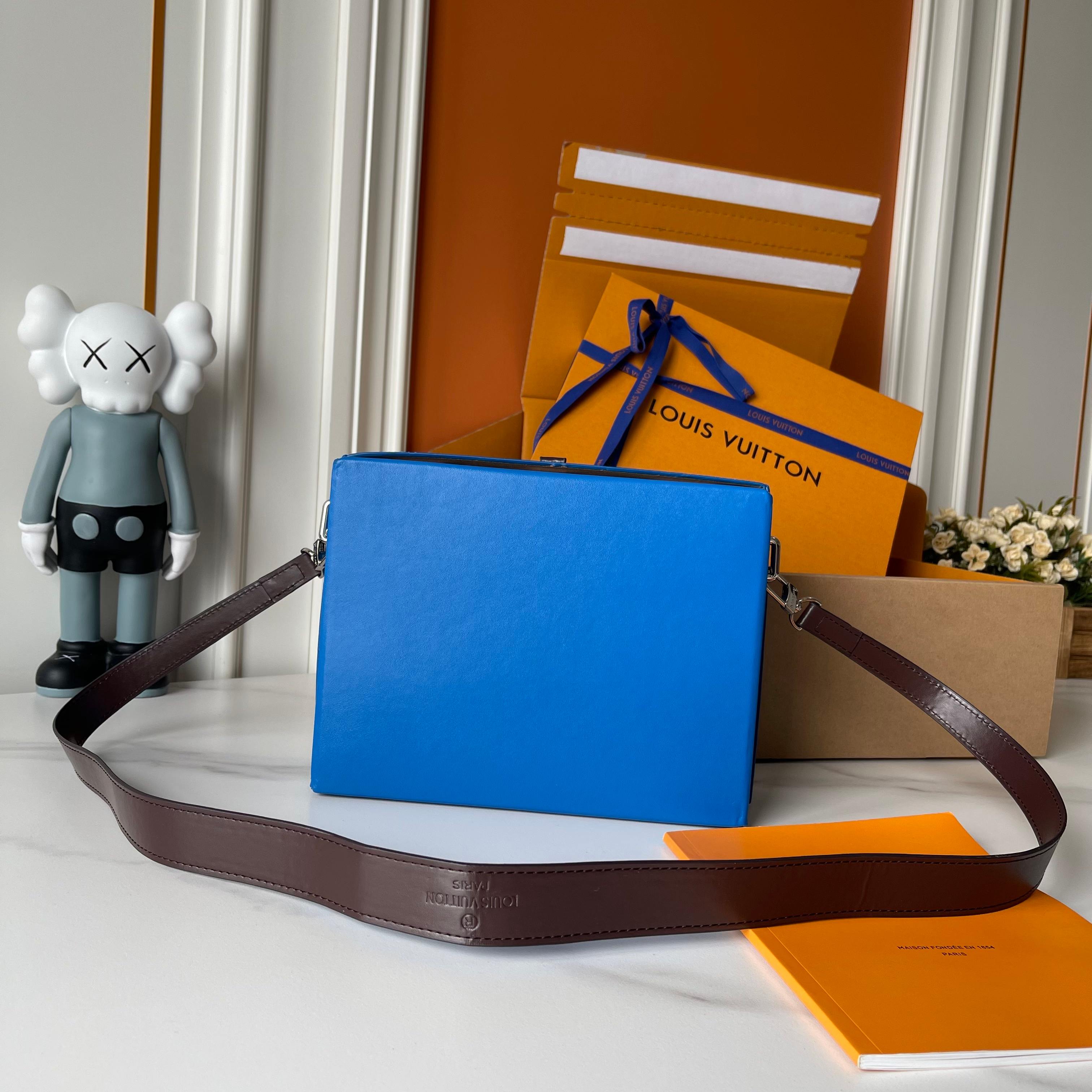 Louis Vuitton Blue Leather Shopper Bag with Detachable Strap - Medium Size 4 a1740803014105 8607