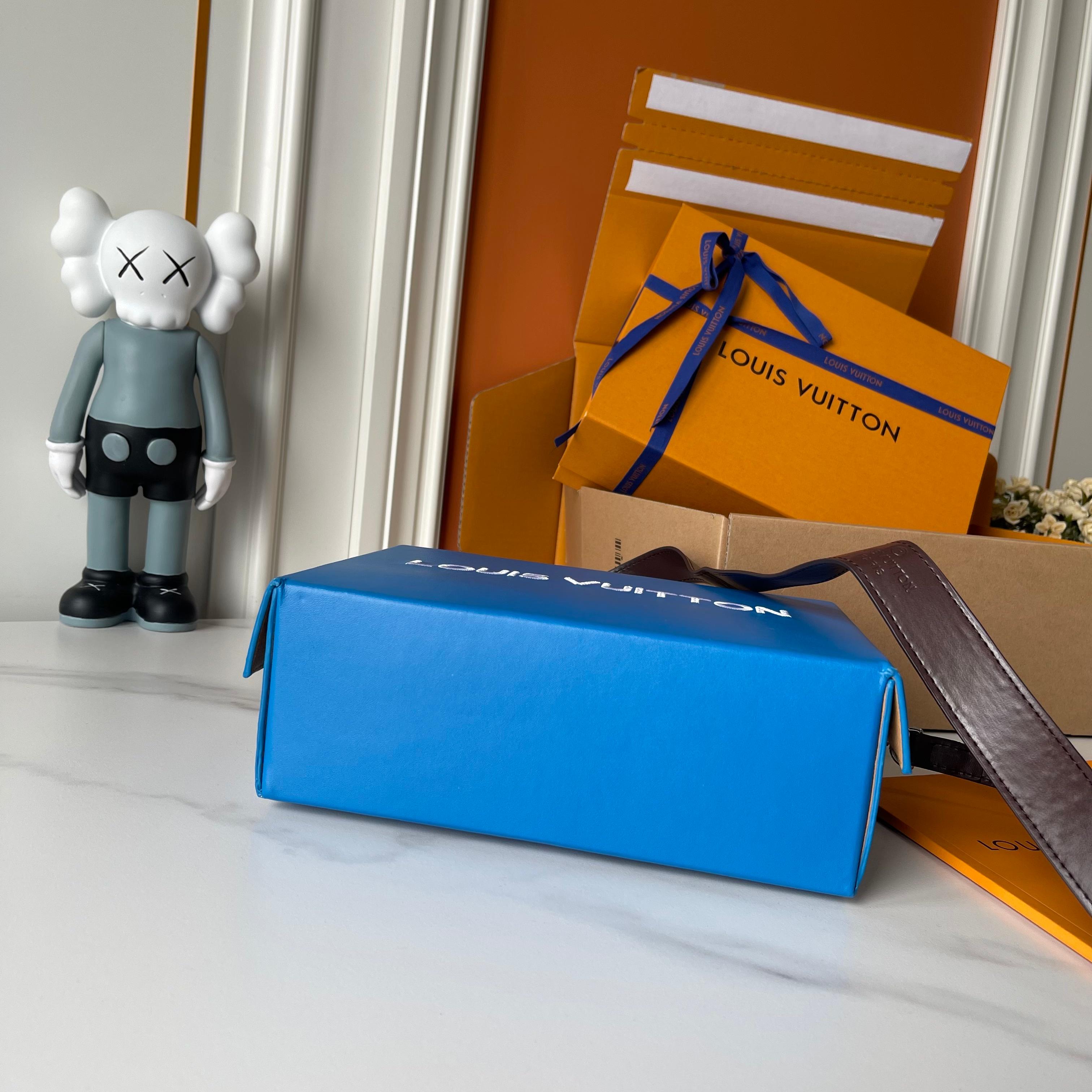 Louis Vuitton Shopper Medium Bag Blue Leather, Removable Strap 5 a1740803077729 4523