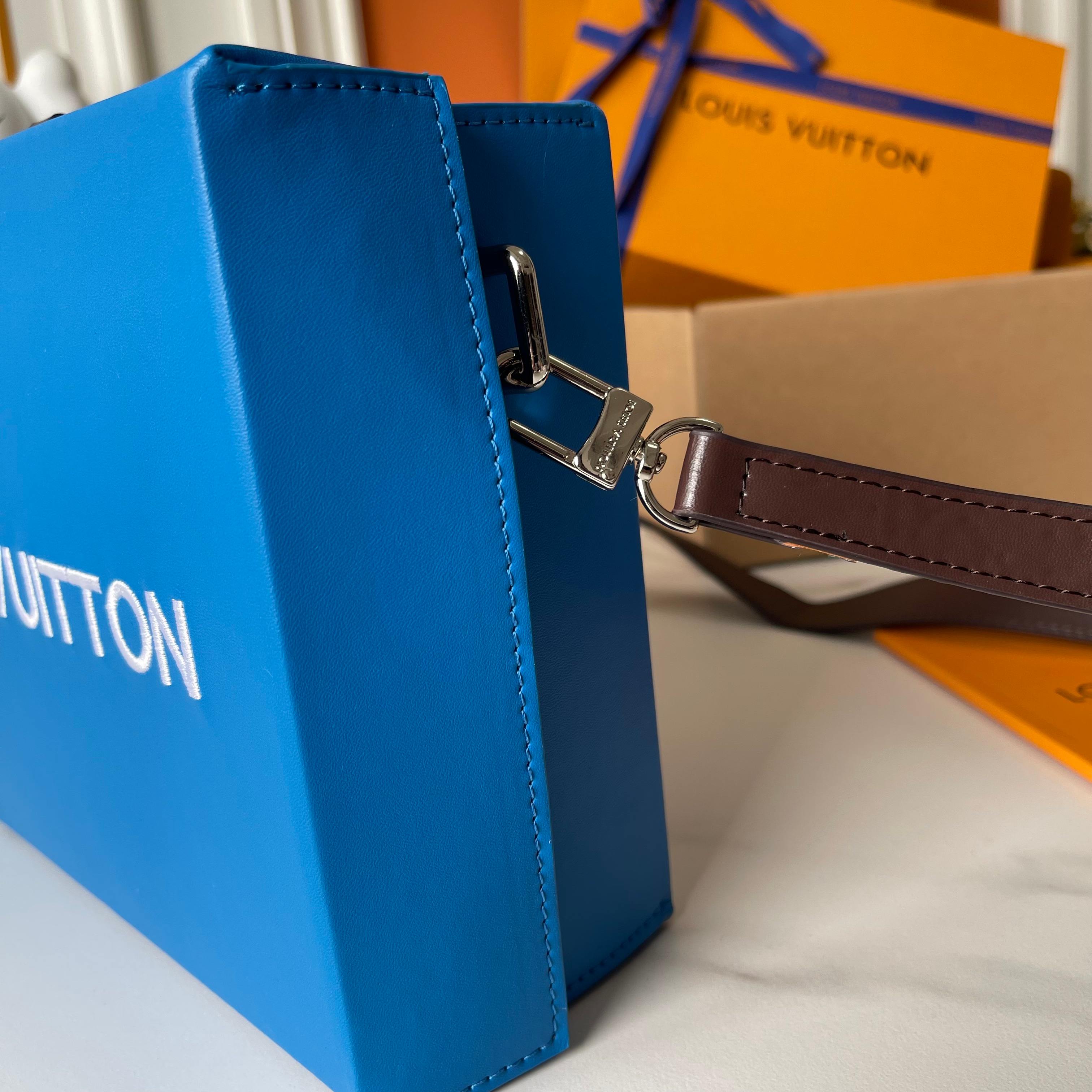 Louis Vuitton Shopper Medium Bag Blue Leather, Removable Strap 8 a1740803079325 4363