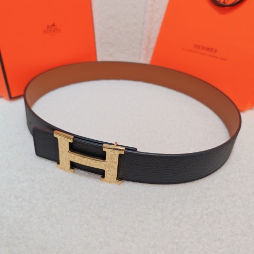 Hermes Reversible Leather Belt with Signature H Buckle, 4.0cm Width 1 Hermes Reversible Leather Belt with Signature H Buckle, 4.0cm Width